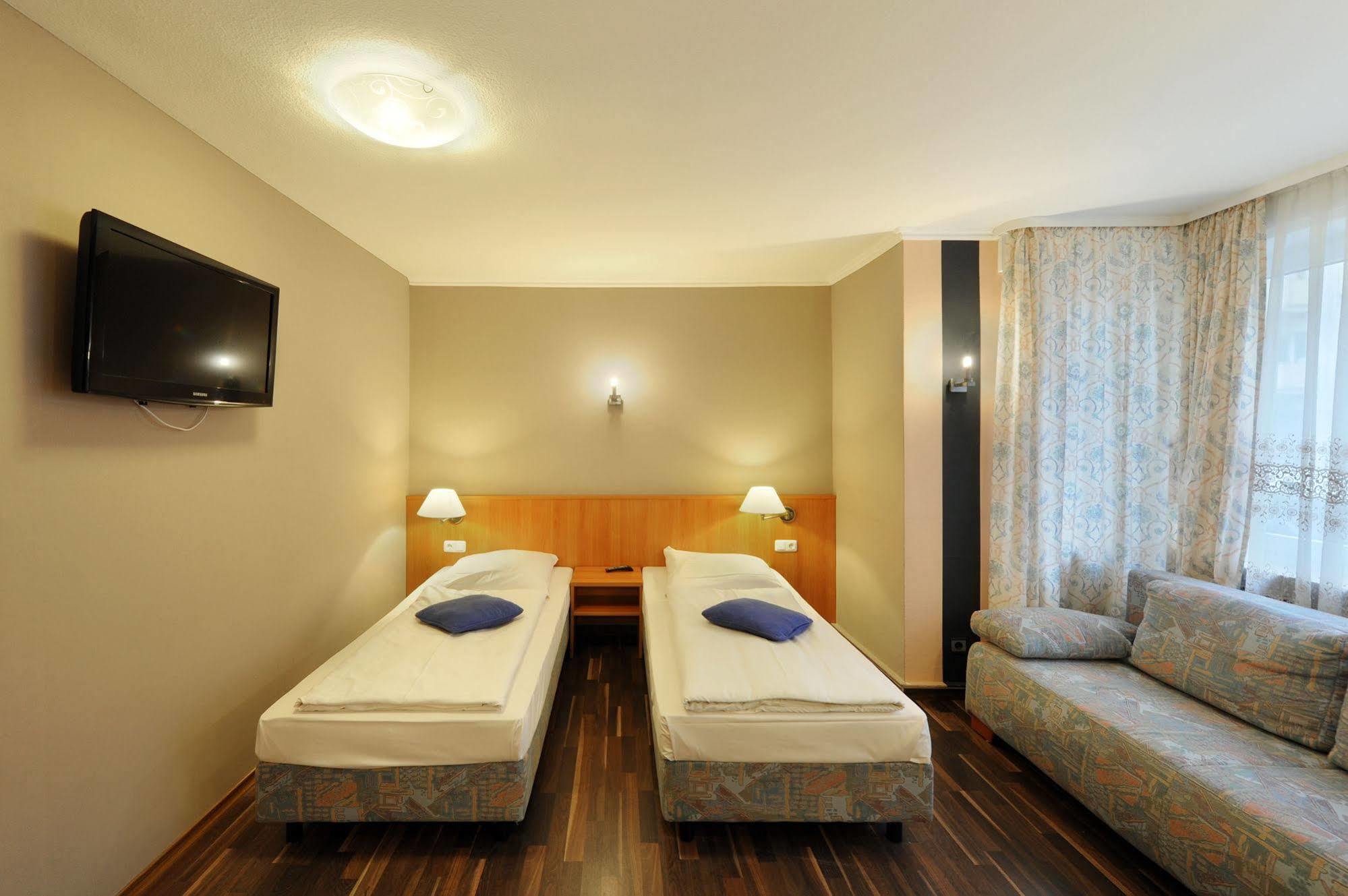 Fair Hotel Villa Diana Франкфурт на Майн Екстериор снимка