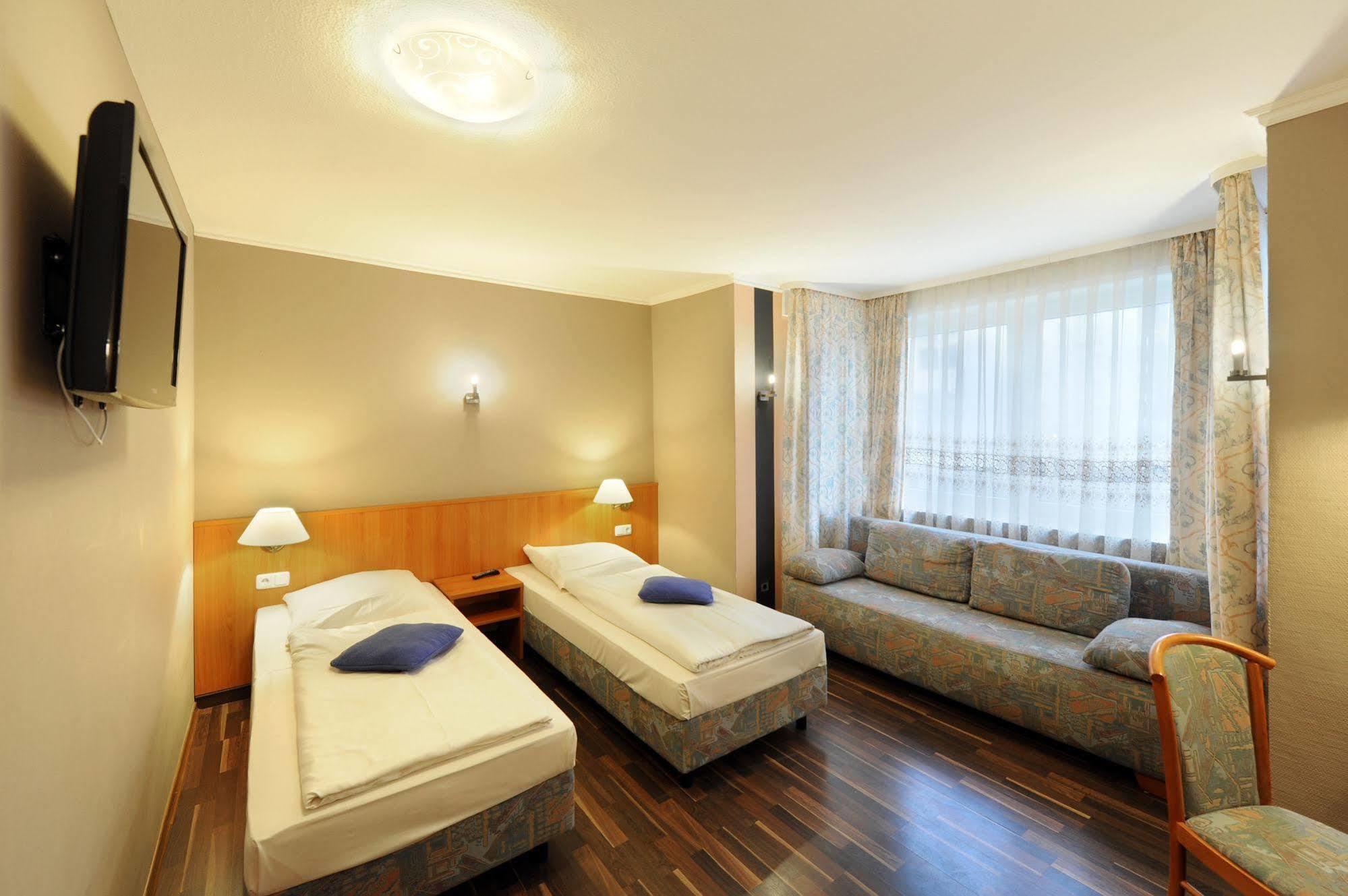 Fair Hotel Villa Diana Франкфурт на Майн Екстериор снимка