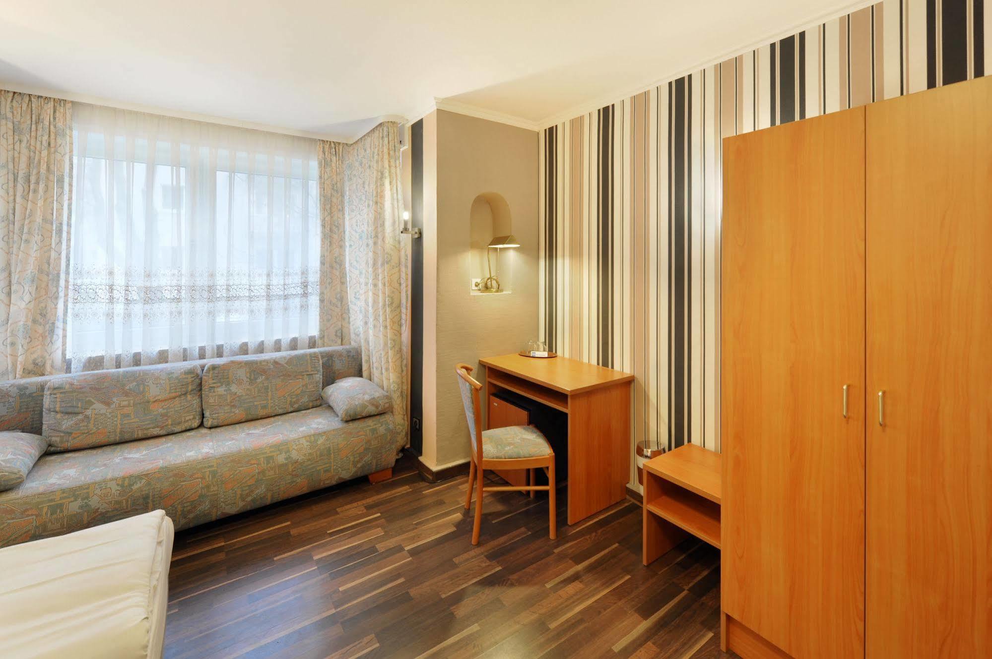 Fair Hotel Villa Diana Франкфурт на Майн Екстериор снимка