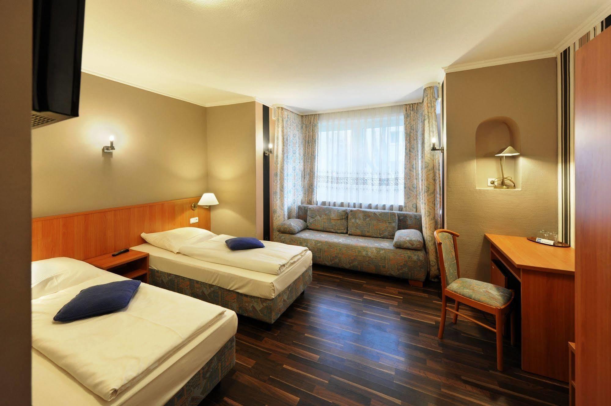 Fair Hotel Villa Diana Франкфурт на Майн Екстериор снимка