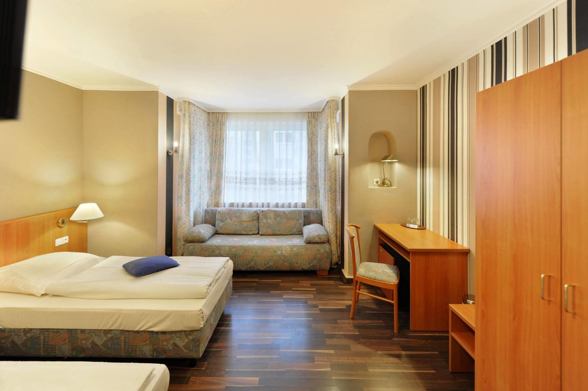Fair Hotel Villa Diana Франкфурт на Майн Екстериор снимка